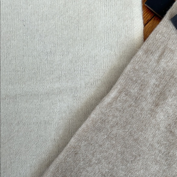 Tahari 100% Cashmere Tri Color Scarf Wrap Colorblock NWT - Picture 3 of 8